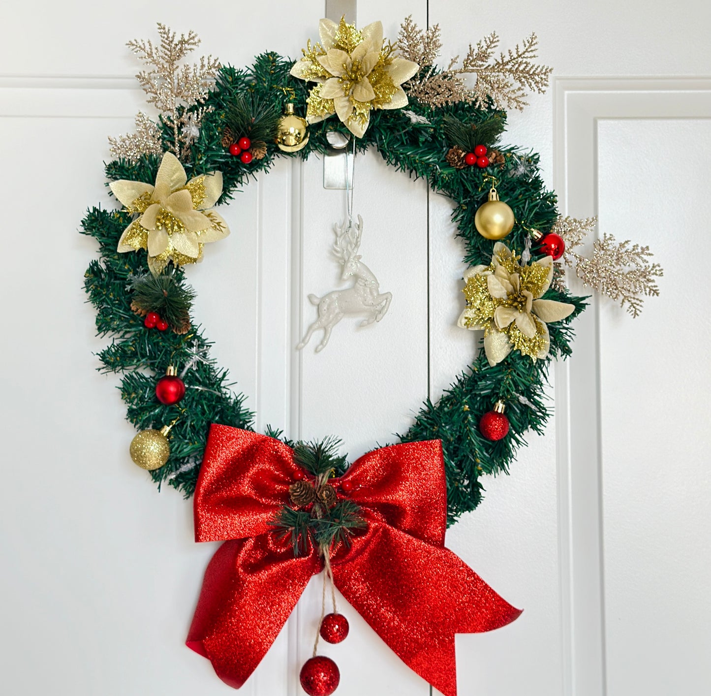 DIY Christmas Wreath Kit – 15.7" Holiday Craft Set with Ornaments, Flowers, Lights & Reindeer Decor