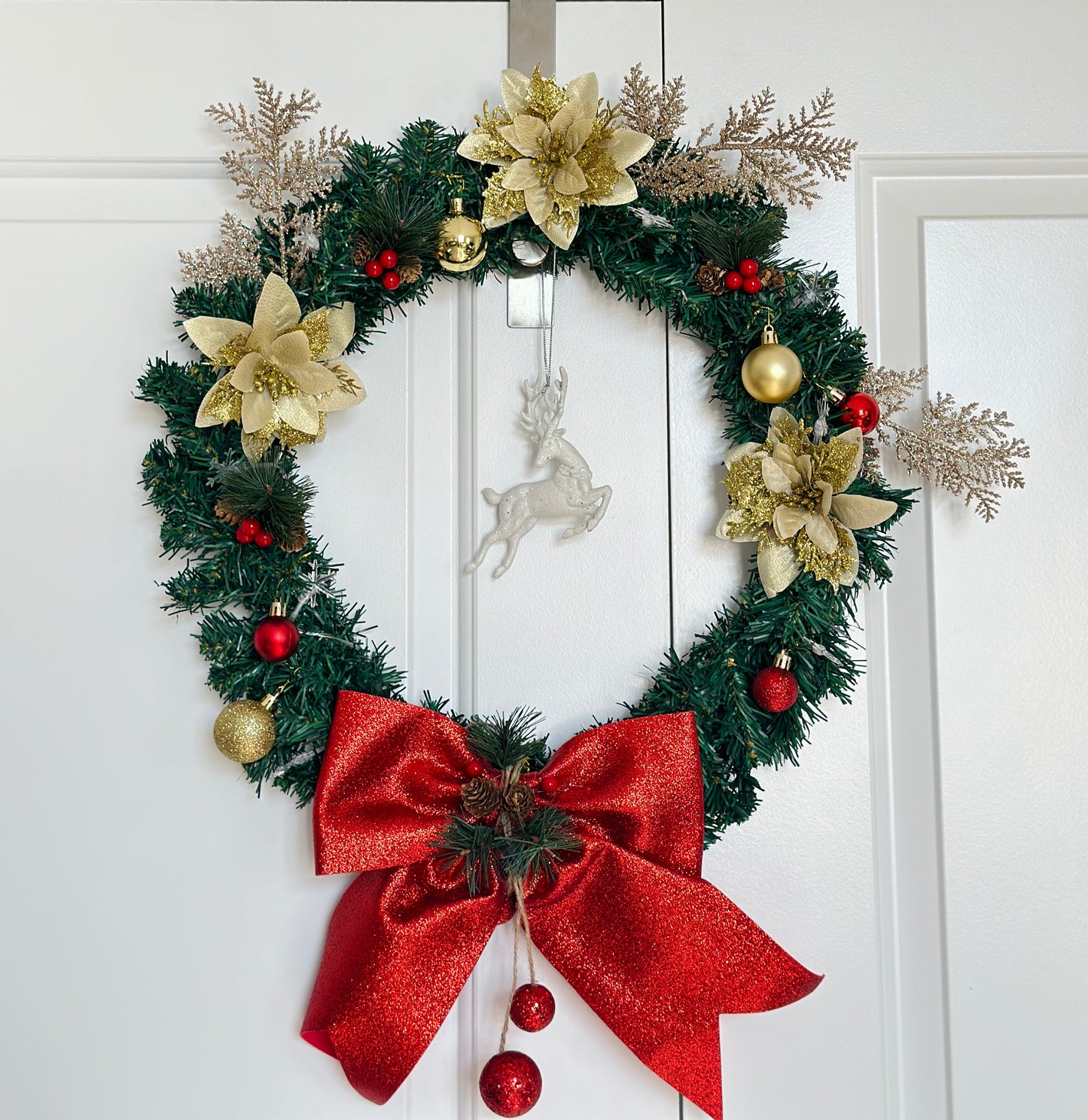 DIY Christmas Wreath Kit – 15.7" Holiday Craft Set with Ornaments, Flowers, Lights & Reindeer Decor